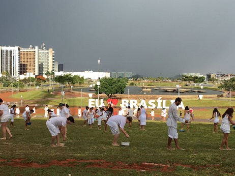 Com dançarinos e atores de diferentes instituições e países, as alunas do IFG integraram a performance Vestígios